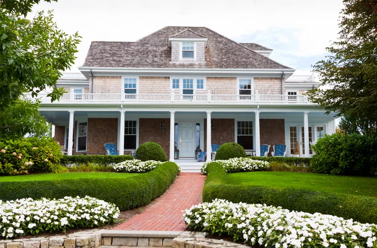 Southern Living - 8 Outdated Landscaping Trends to Ditch This Spring